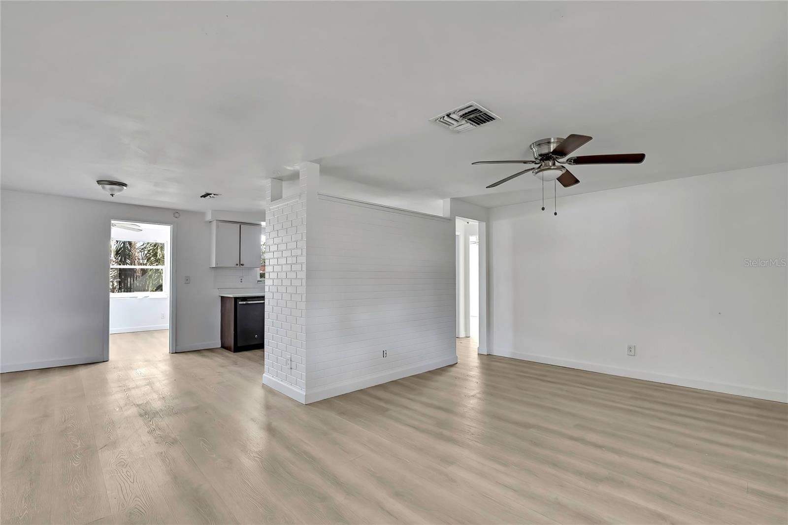 Image 9 of 33 For 4841 Manor Drive