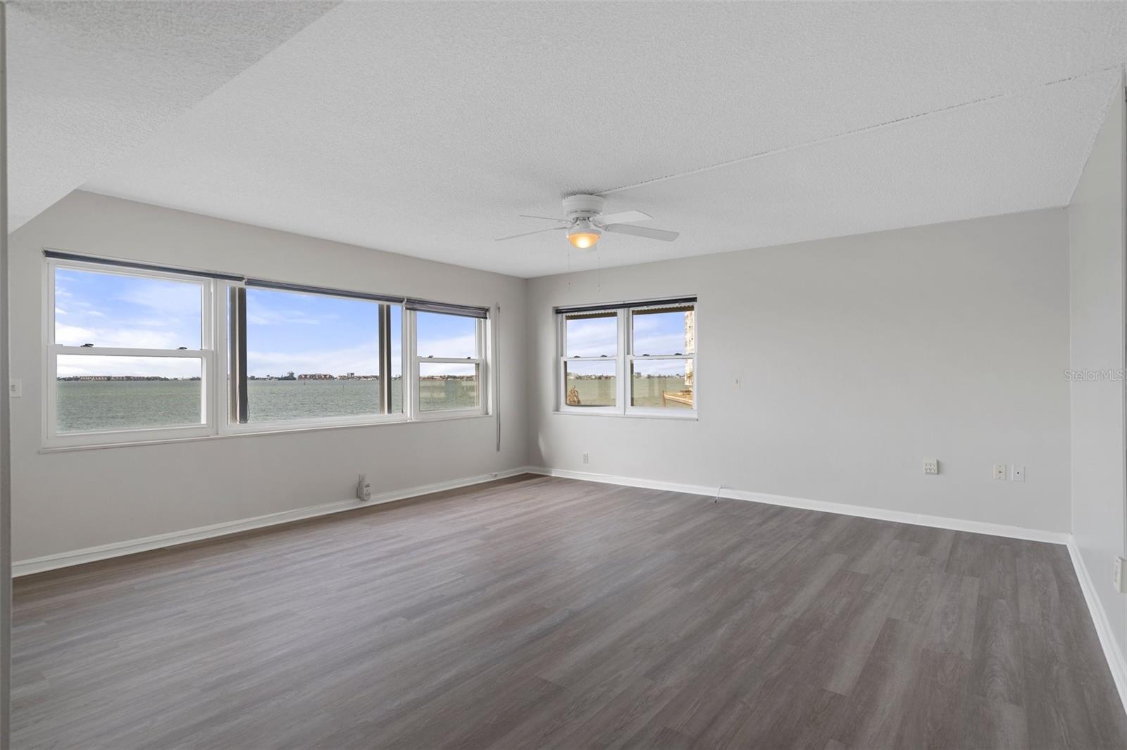 Image 11 of 48 For 5980 Shore Boulevard S 312