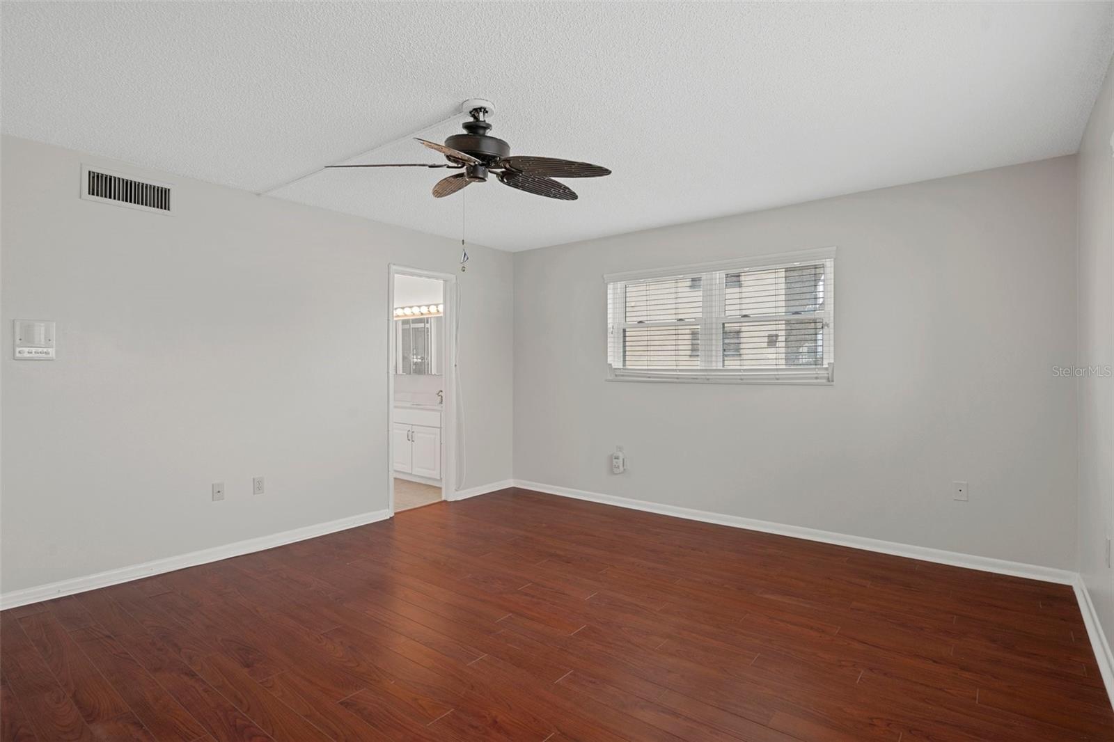 Image 27 of 48 For 5980 Shore Boulevard S 312