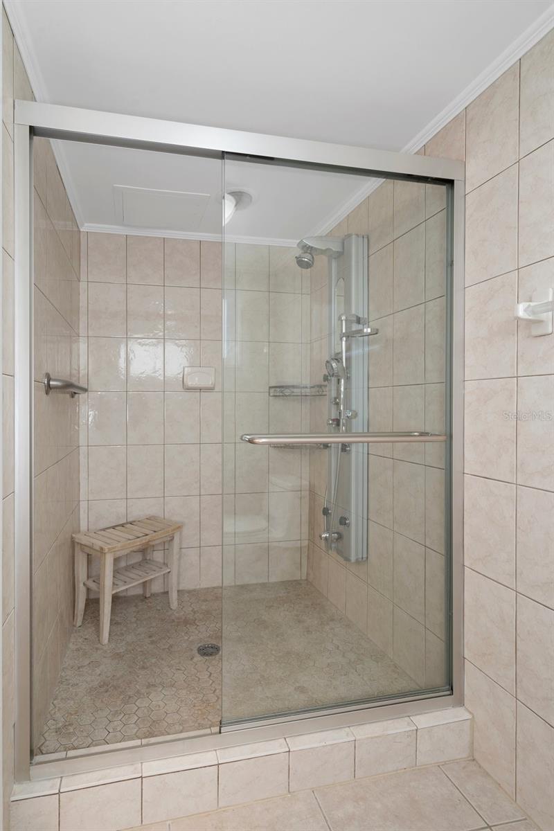 Image 34 of 48 For 5980 Shore Boulevard S 312