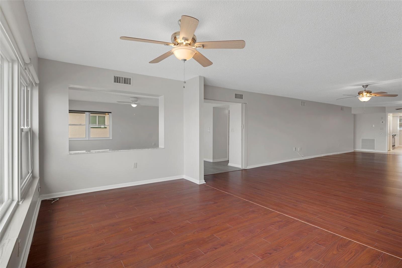 Image 9 of 48 For 5980 Shore Boulevard S 312