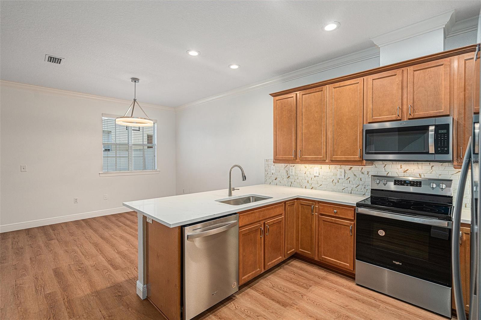 Image 6 of 26 For 111 Melville Avenue 2