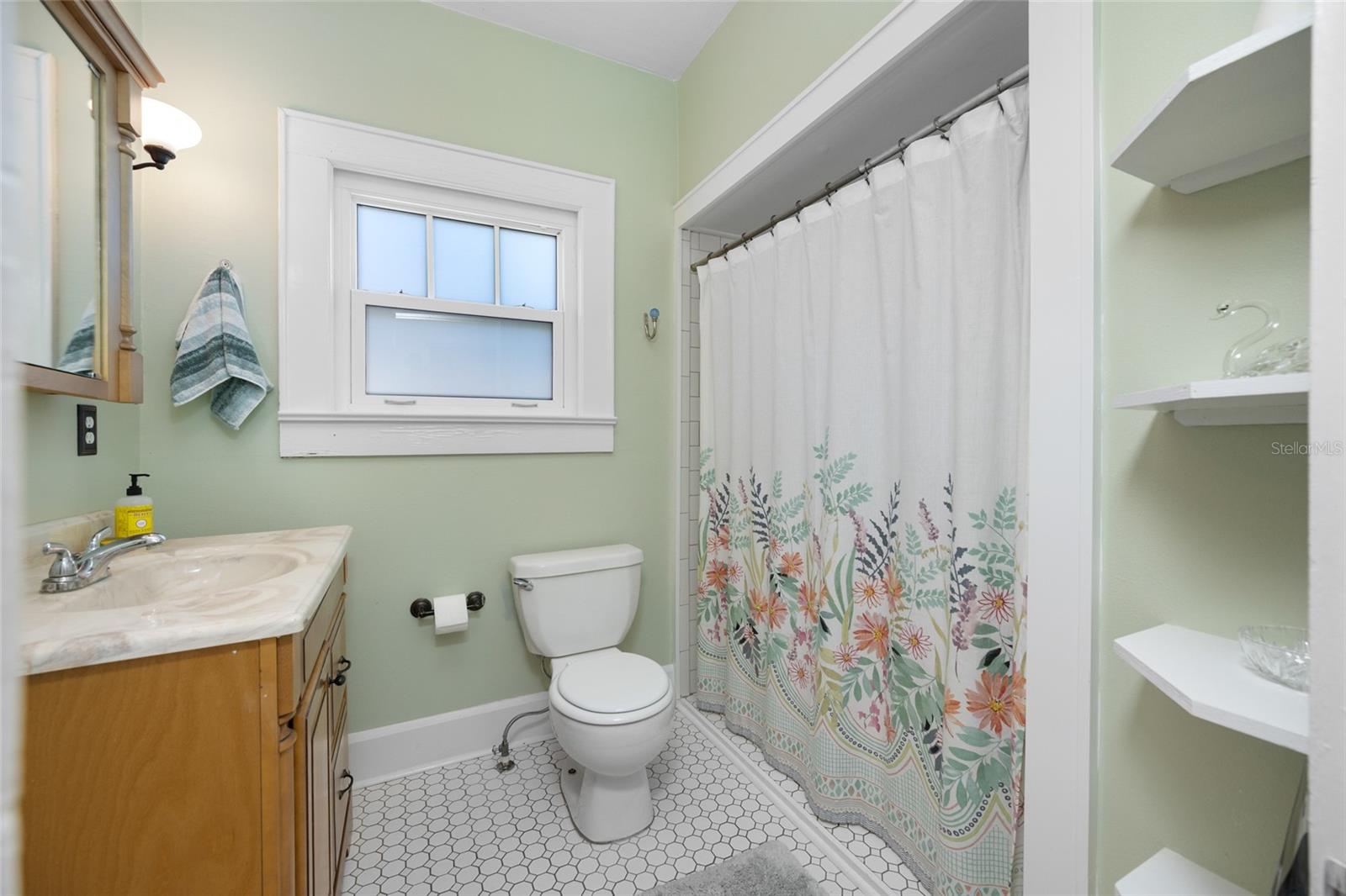 Image 22 of 66 For 1101 Granada Street