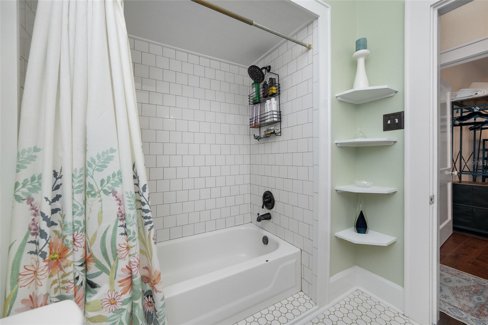 Image 23 of 66 For 1101 Granada Street