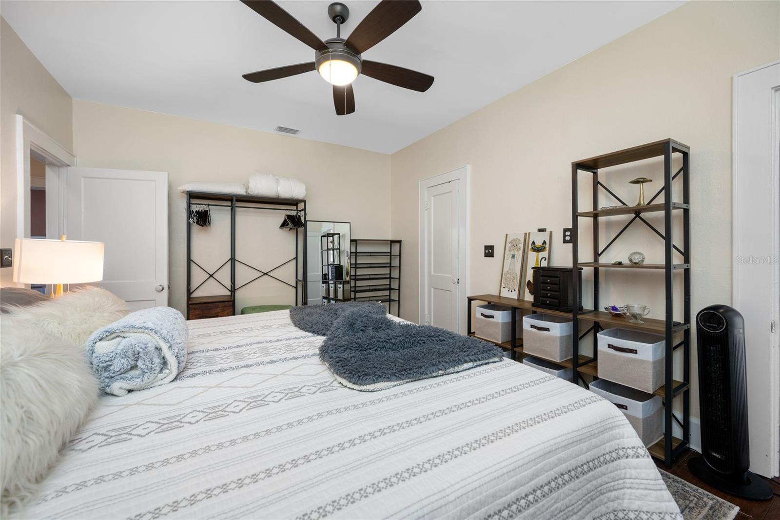 Image 28 of 66 For 1101 Granada Street