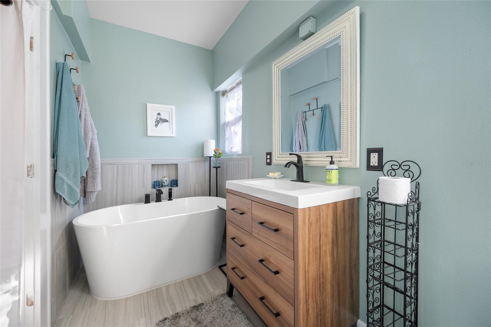 Image 30 of 66 For 1101 Granada Street