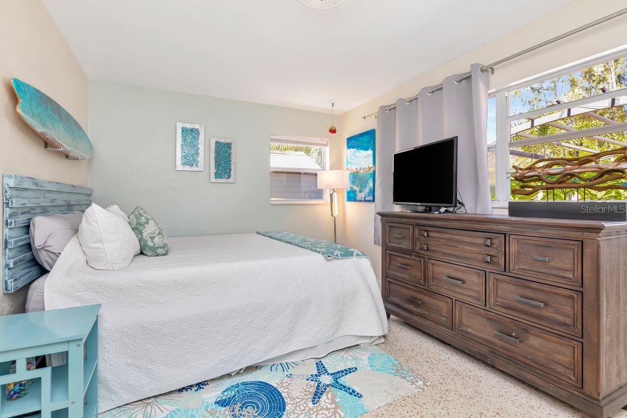 Image 23 of 68 For 201 79th Avenue Ne