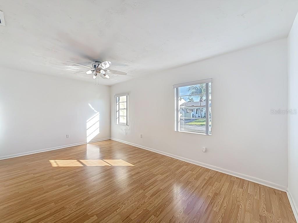 Image 16 of 27 For 11218 125th Court