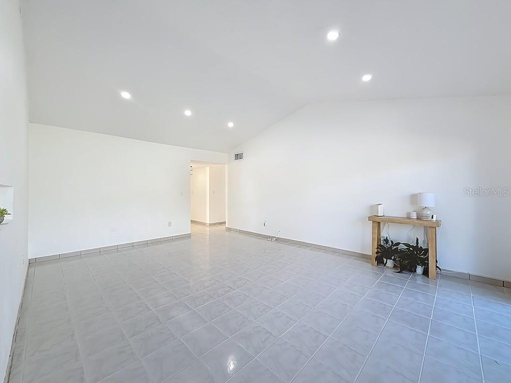 Image 7 of 27 For 11218 125th Court