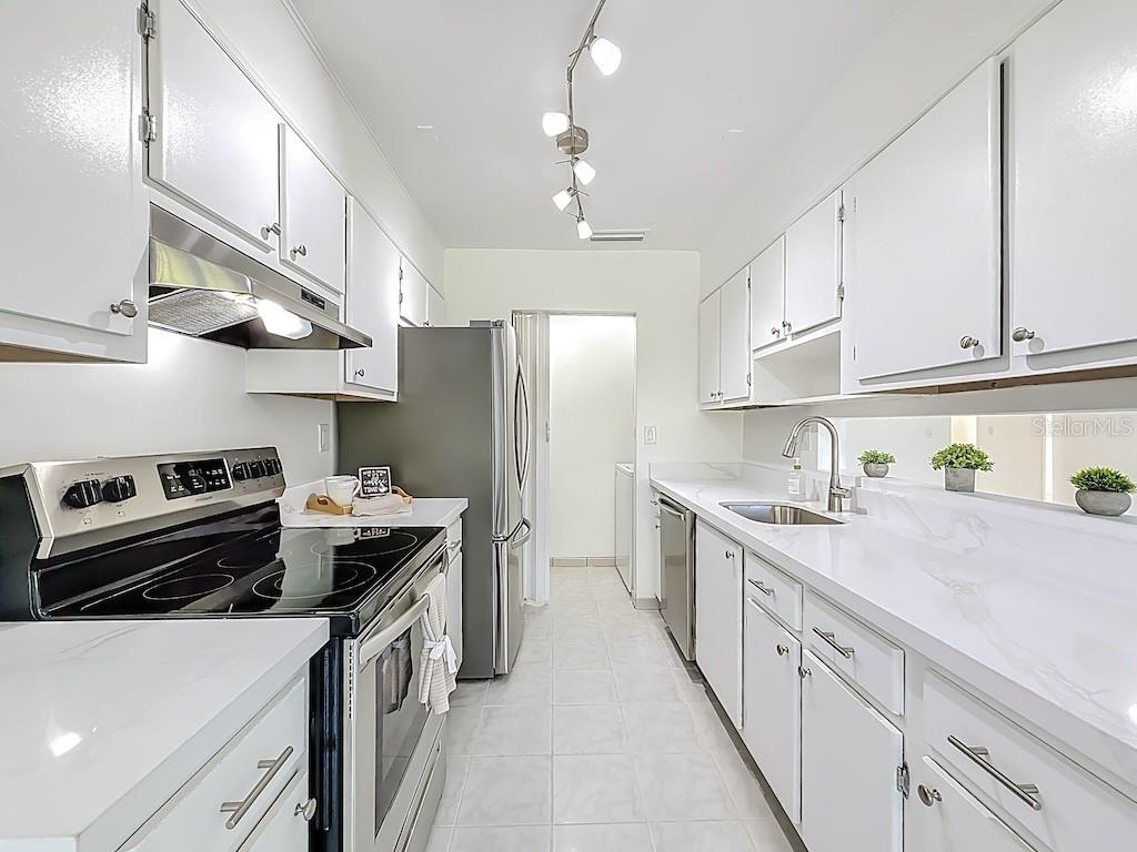 Image 9 of 27 For 11218 125th Court