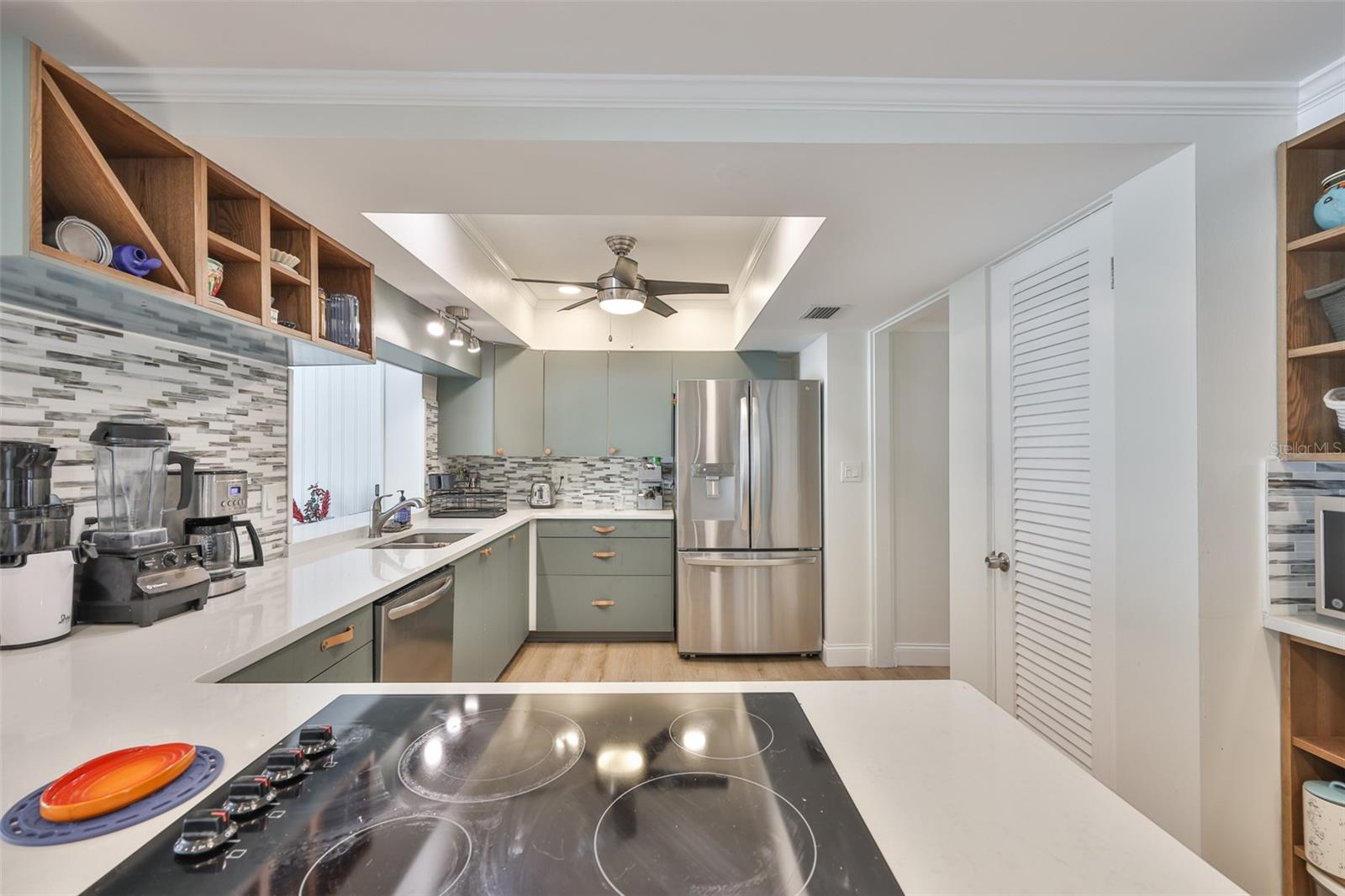 Listing photo id 13 for 1279 86th Avenue N