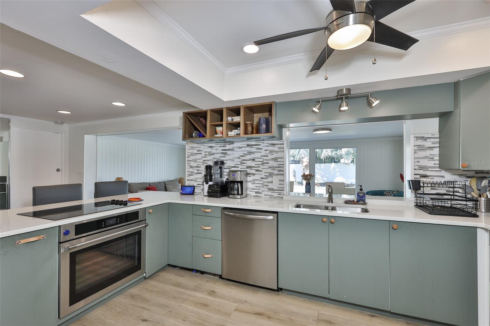 Listing photo id 16 for 1279 86th Avenue N