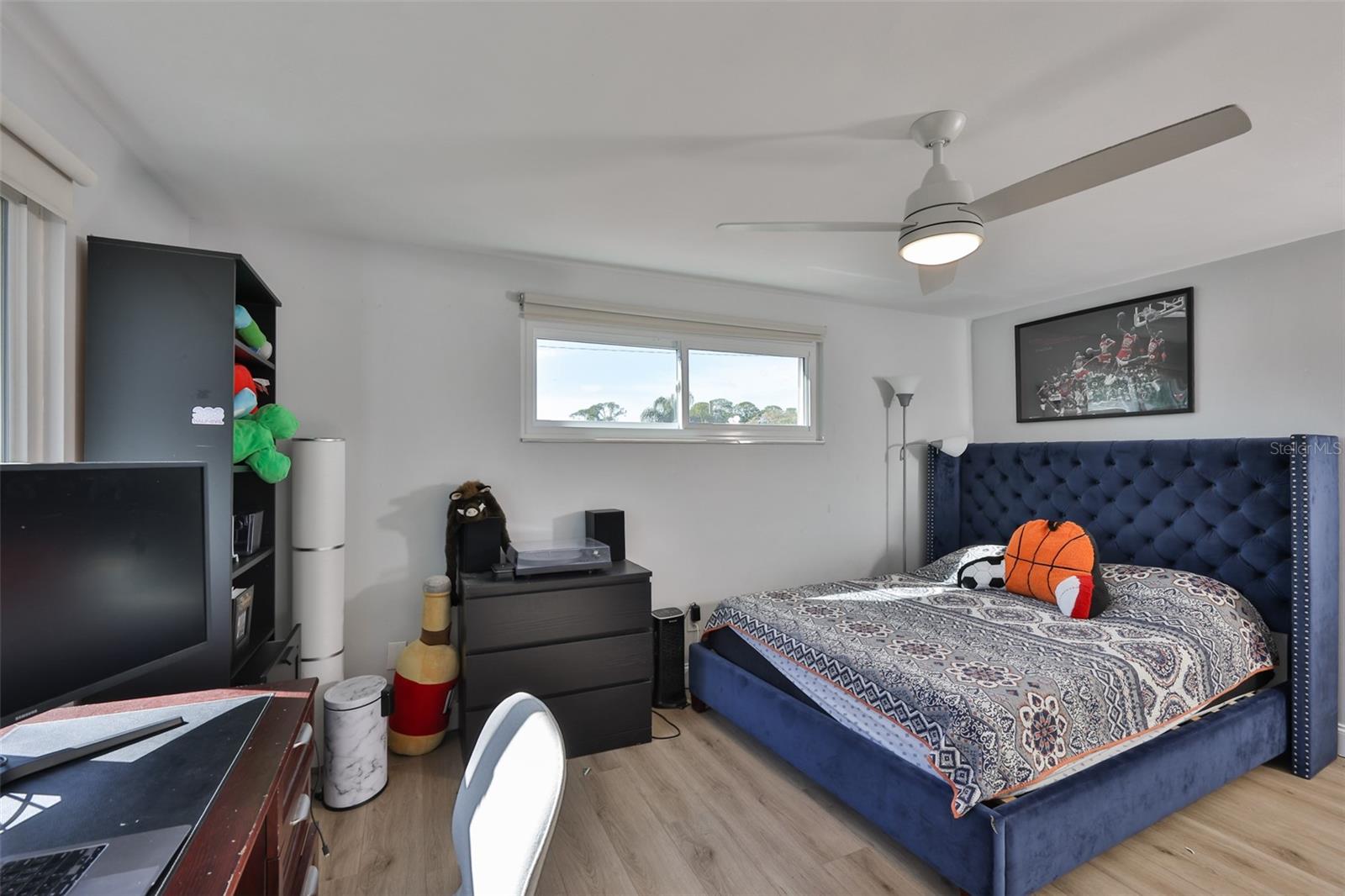 Listing photo id 23 for 1279 86th Avenue N