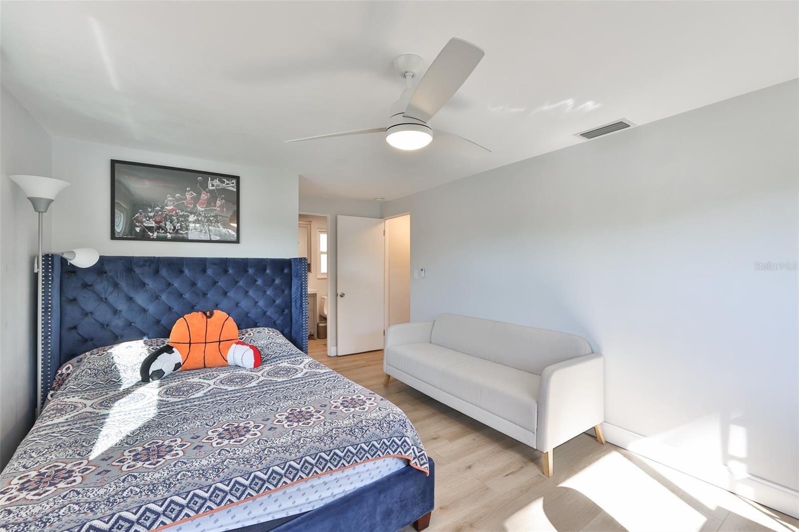 Listing photo id 24 for 1279 86th Avenue N