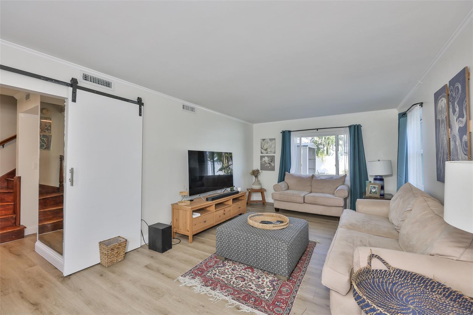 Listing photo id 6 for 1279 86th Avenue N