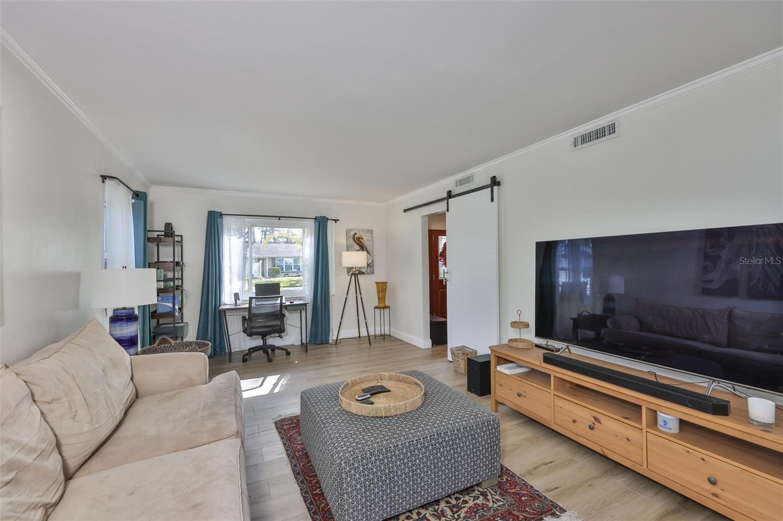 Listing photo id 7 for 1279 86th Avenue N