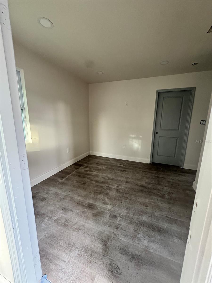 Image 5 of 8 For 1543 Scranton Avenue