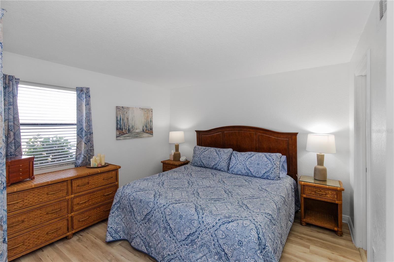 Image 19 of 38 For 10125 Sailwinds Boulevard N 102