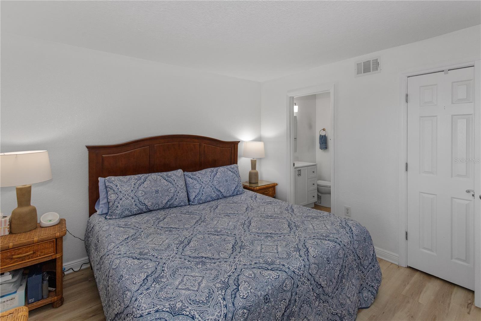 Image 20 of 38 For 10125 Sailwinds Boulevard N 102