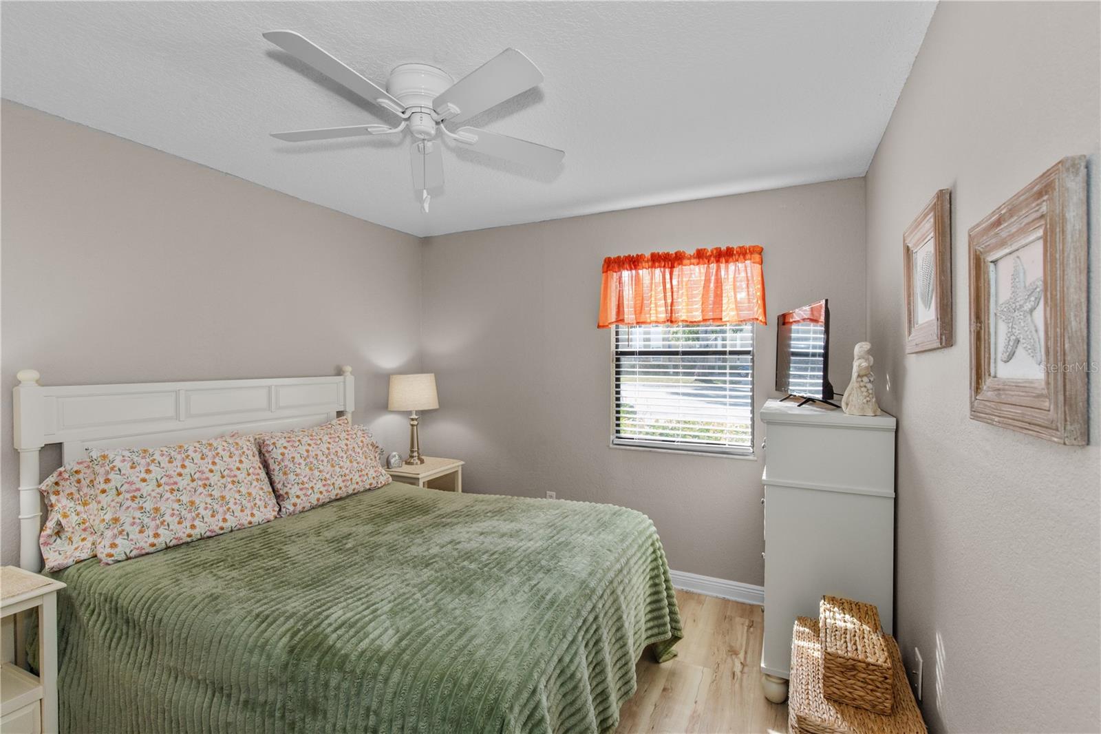 Image 25 of 38 For 10125 Sailwinds Boulevard N 102