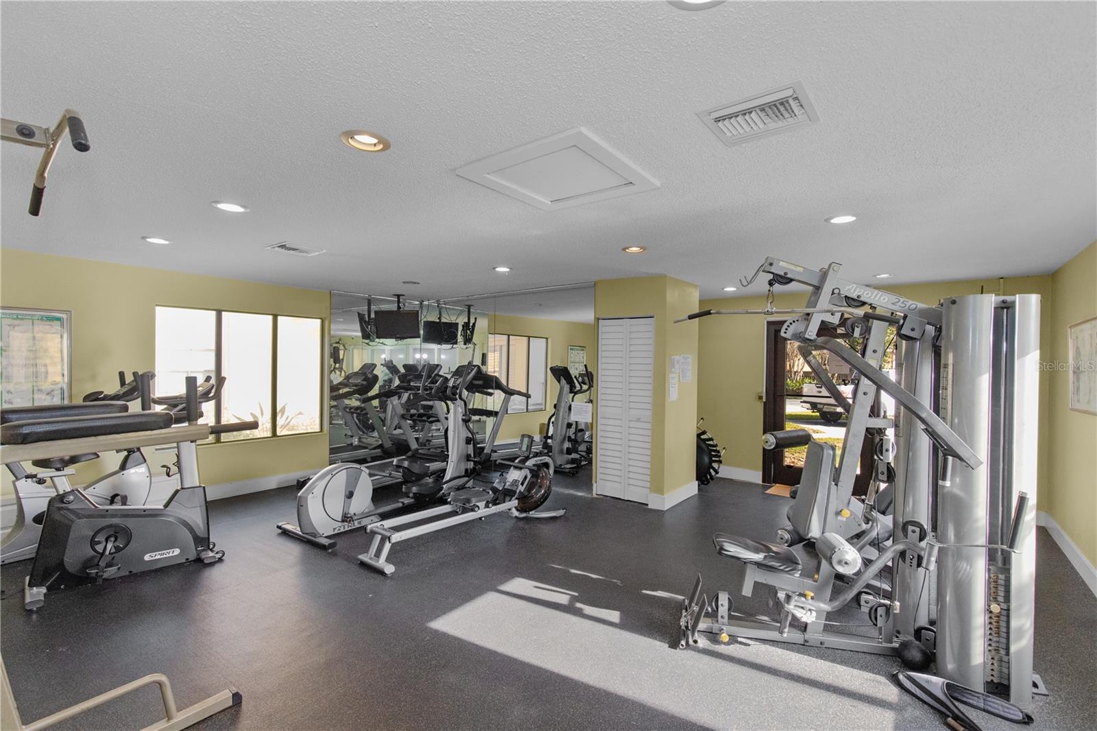 Image 33 of 38 For 10125 Sailwinds Boulevard N 102