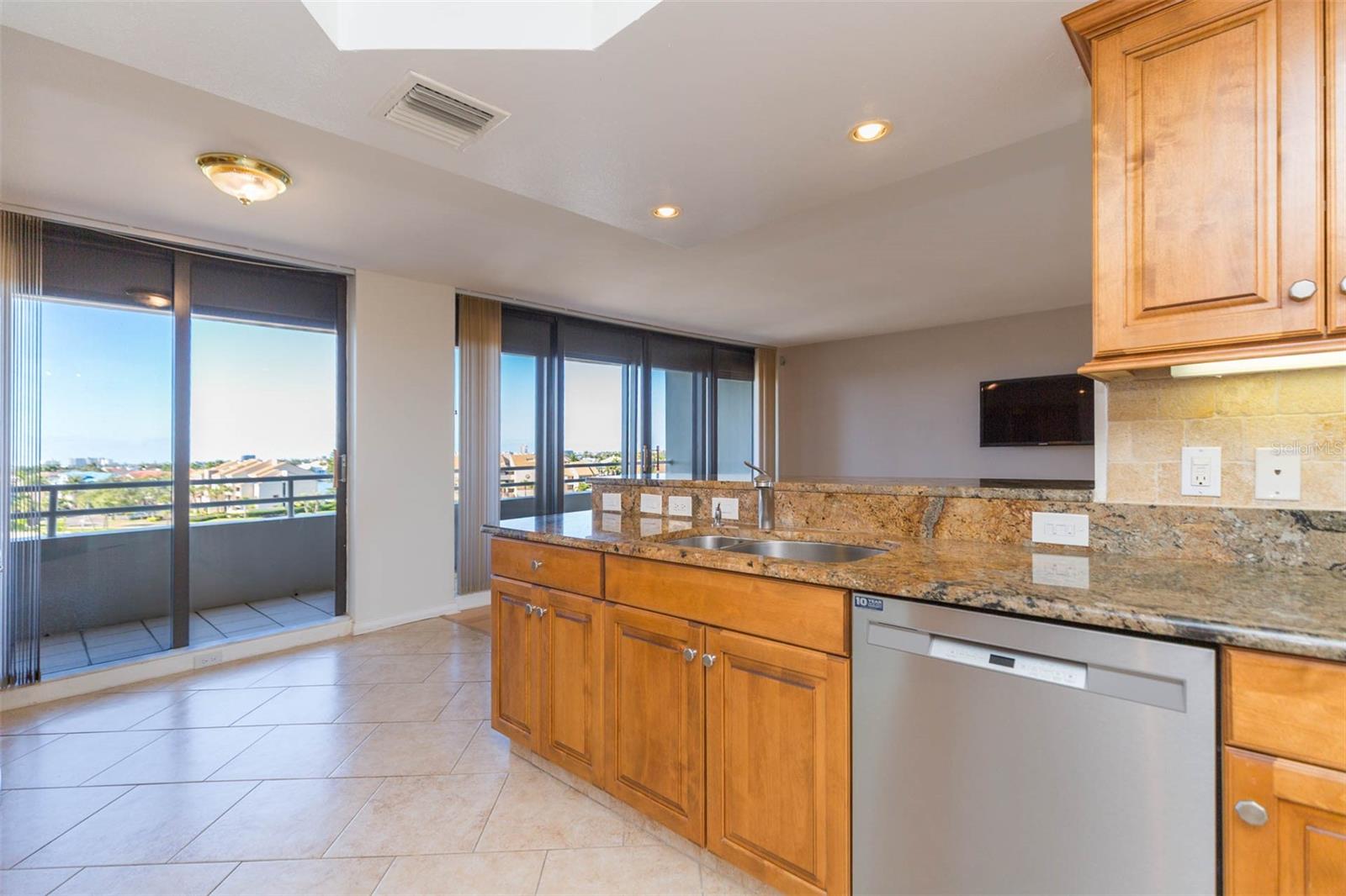 Image 11 of 27 For 5950 Pelican Bay Plaza S 606