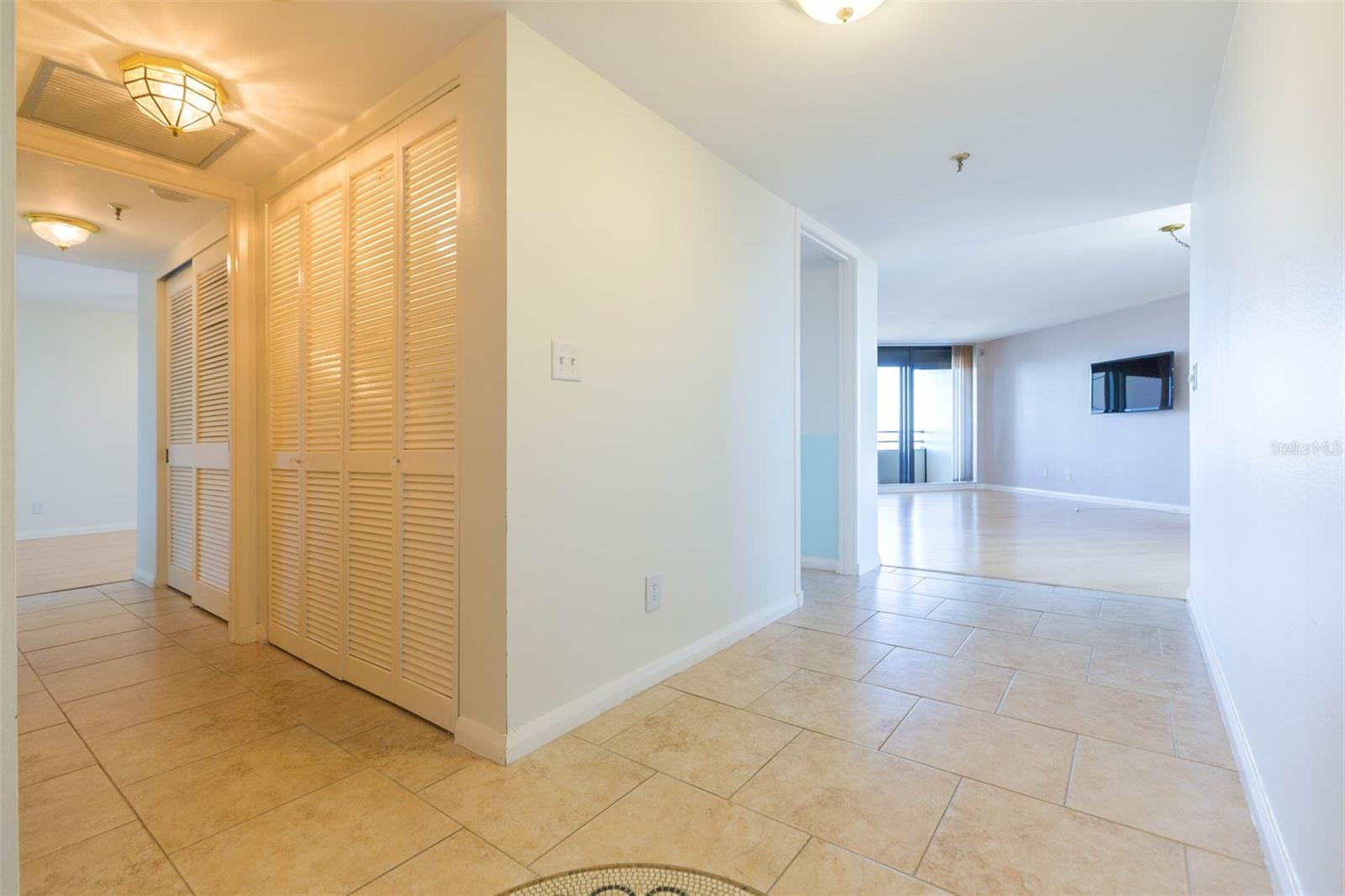 Image 14 of 27 For 5950 Pelican Bay Plaza S 606