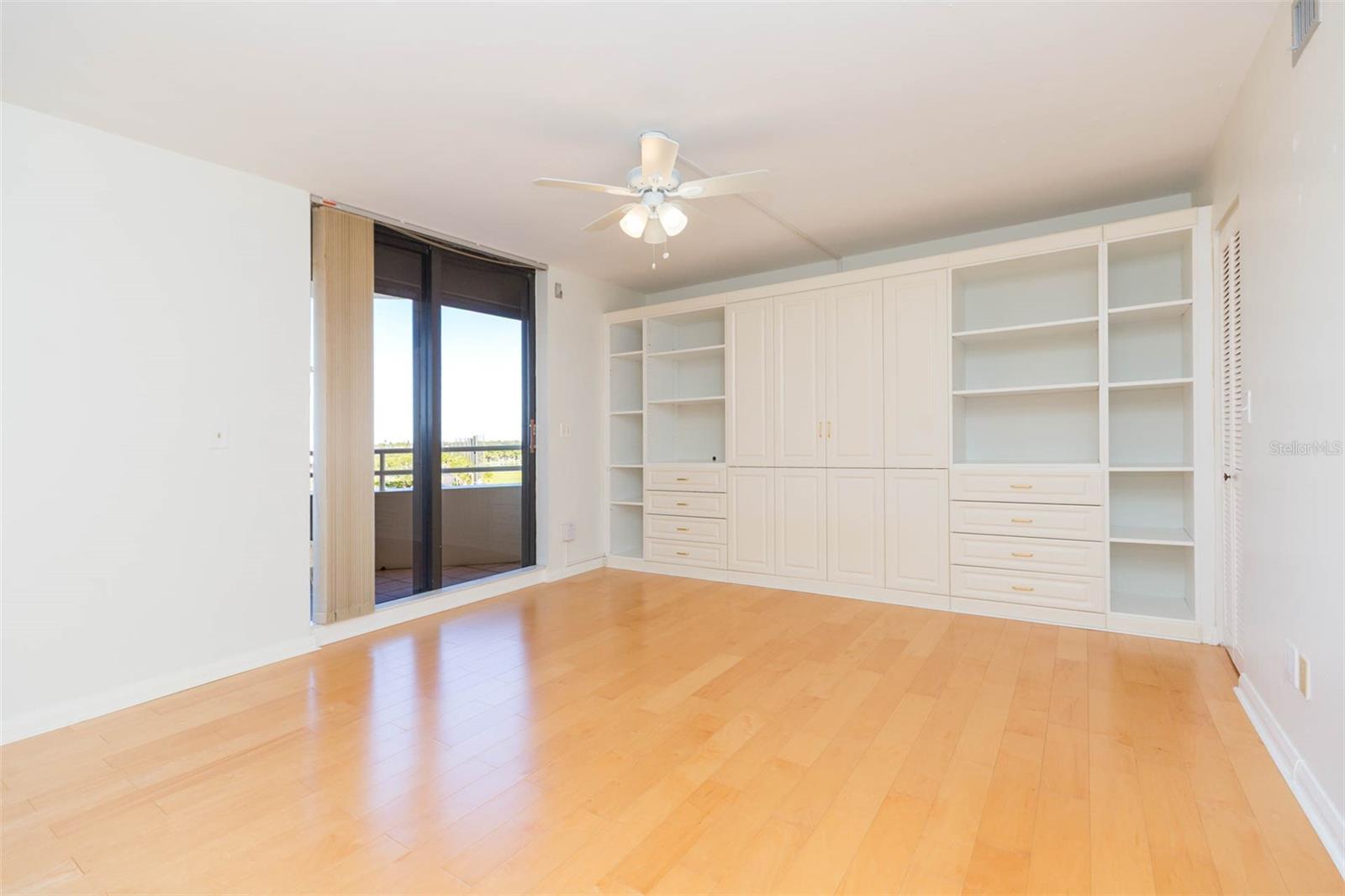 Image 16 of 27 For 5950 Pelican Bay Plaza S 606