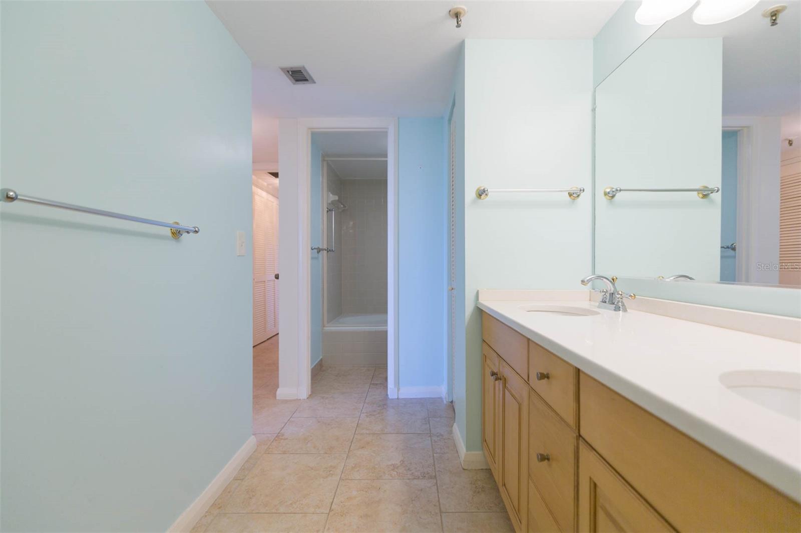 Image 19 of 27 For 5950 Pelican Bay Plaza S 606