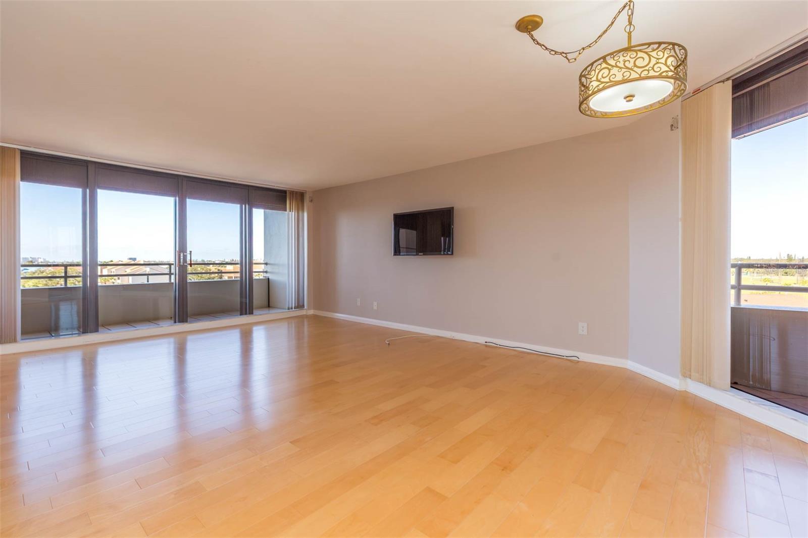 Image 6 of 27 For 5950 Pelican Bay Plaza S 606