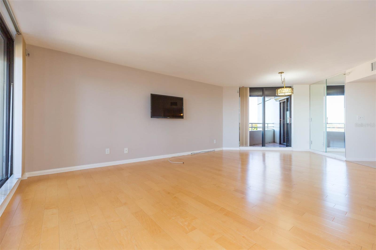 Image 9 of 27 For 5950 Pelican Bay Plaza S 606