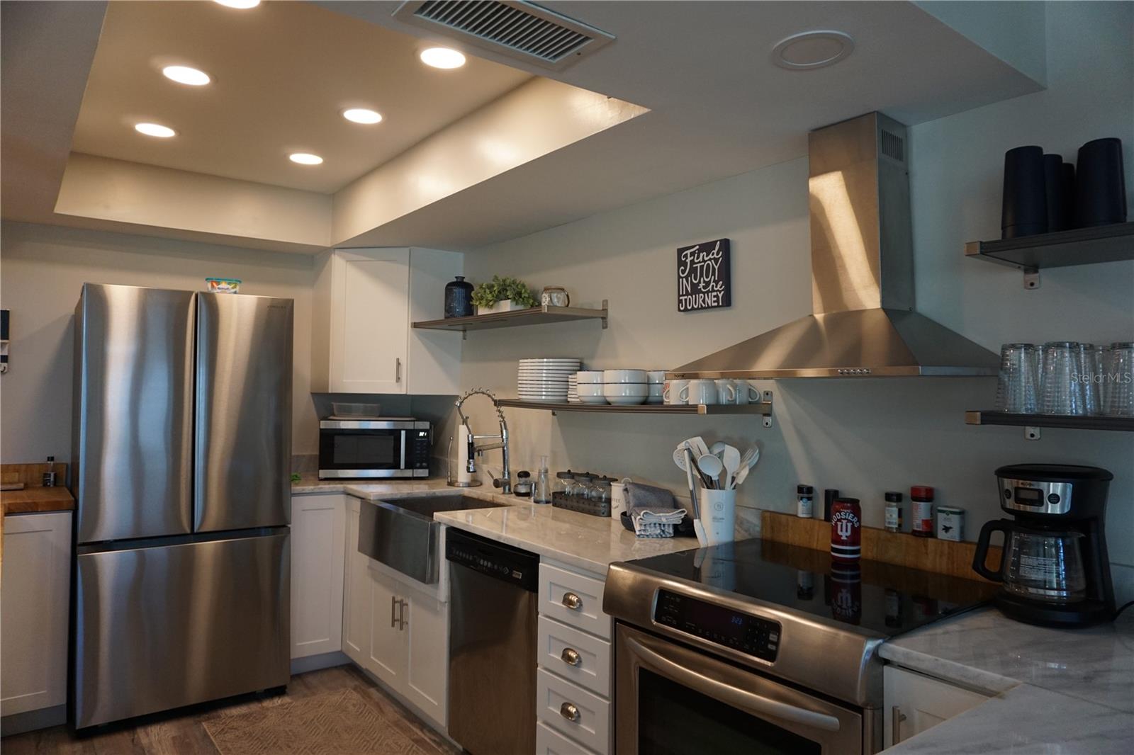 Image 11 of 43 For 534 Pinellas Bayway S 204