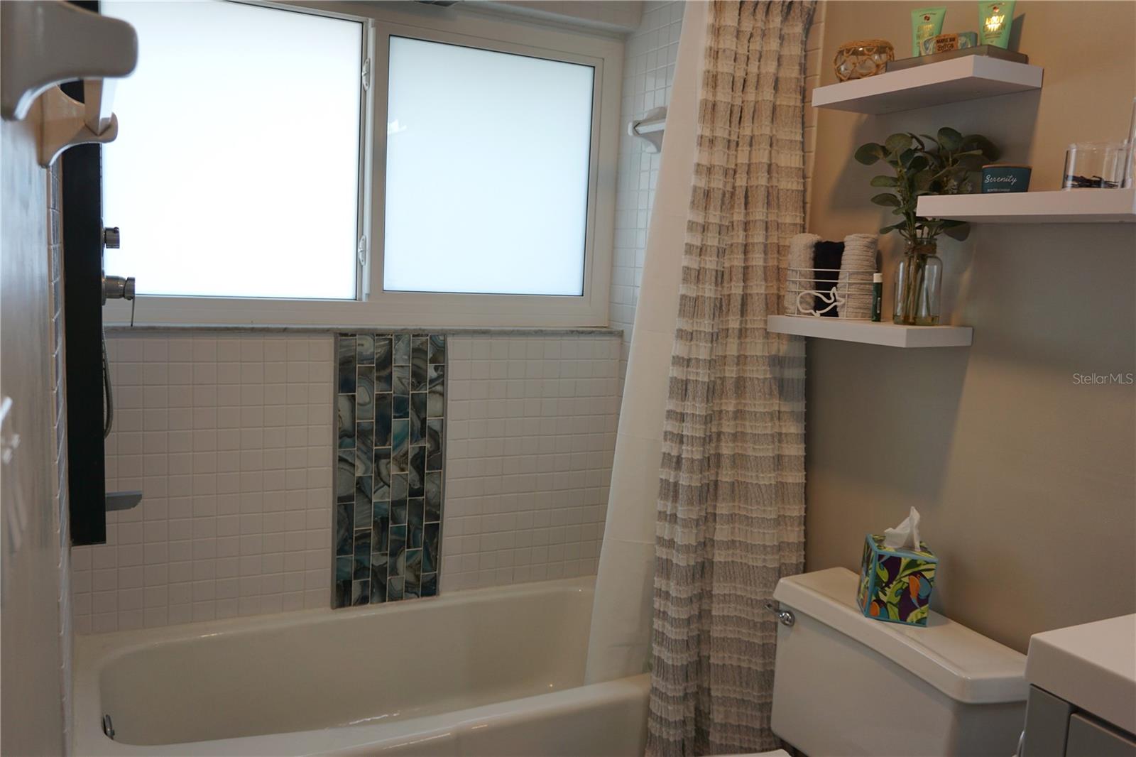 Image 18 of 43 For 534 Pinellas Bayway S 204