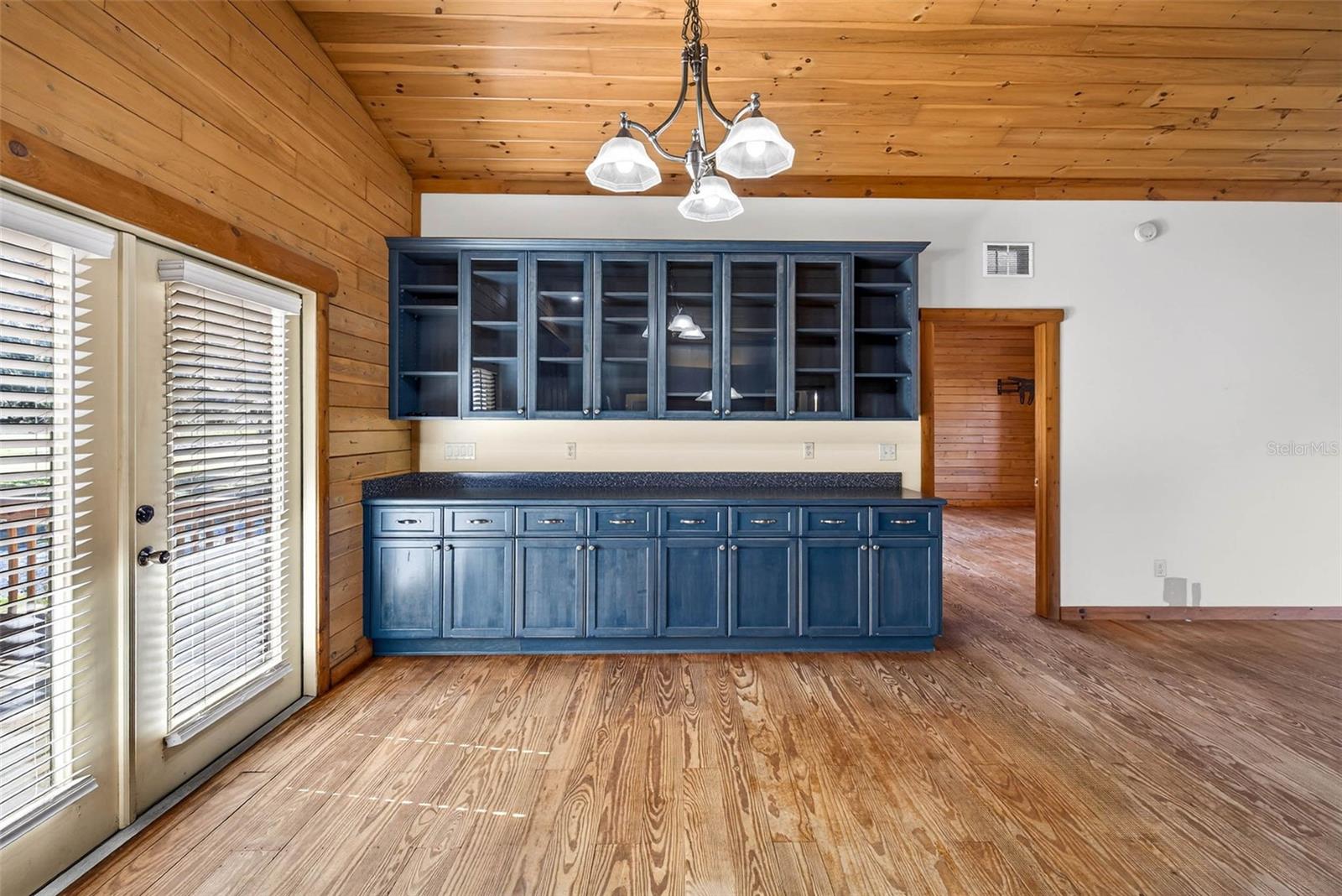 Image 11 of 84 For 6750 Sutton Oaks Lane