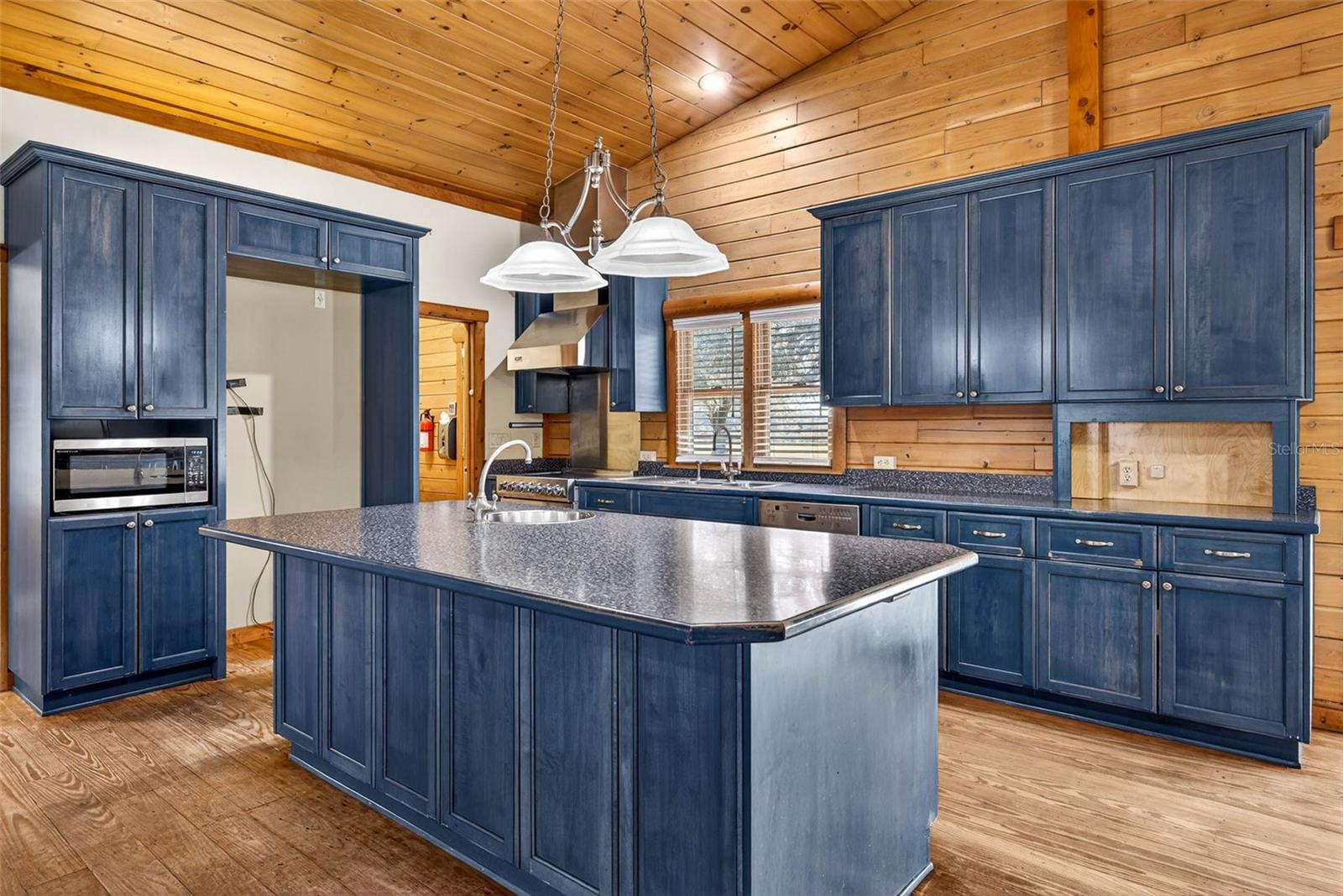 Image 13 of 84 For 6750 Sutton Oaks Lane