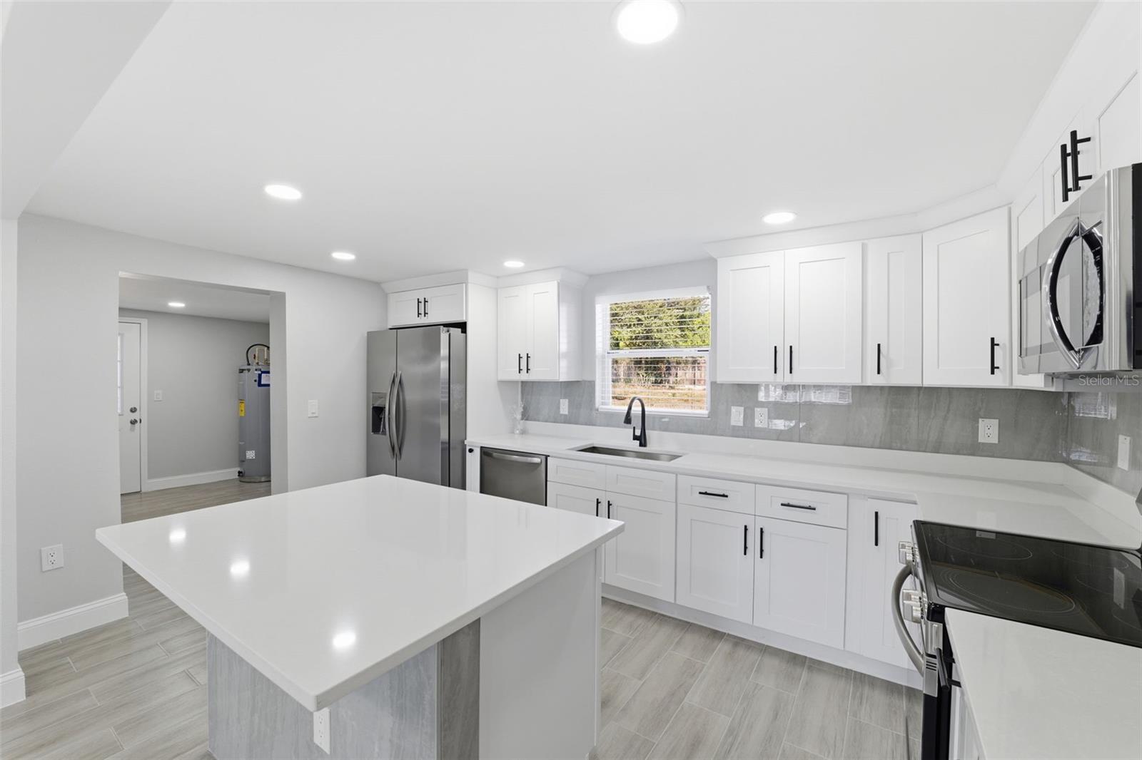 Listing photo id 10 for 7213 Country Club Drive