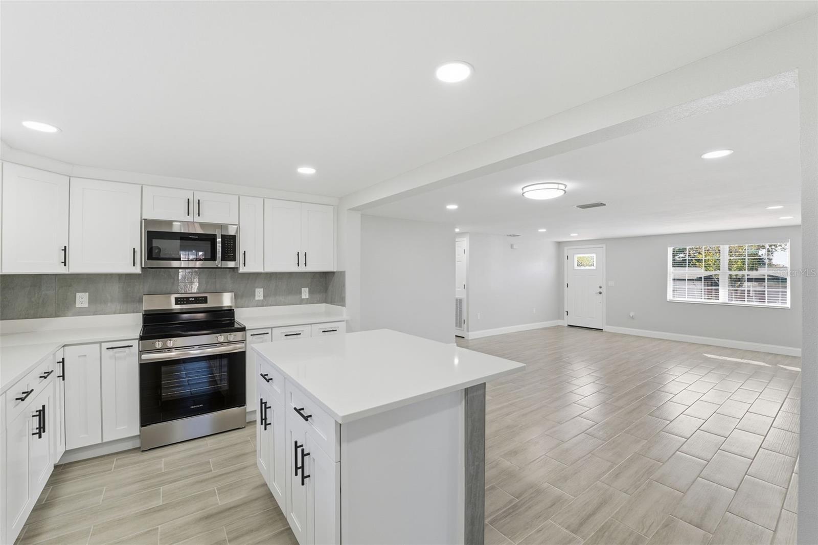 Listing photo id 11 for 7213 Country Club Drive