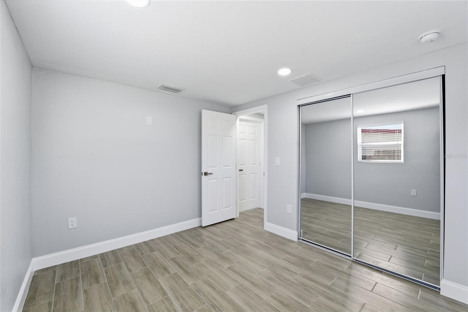 Listing photo id 14 for 7213 Country Club Drive