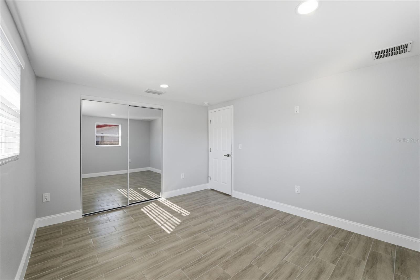 Listing photo id 15 for 7213 Country Club Drive