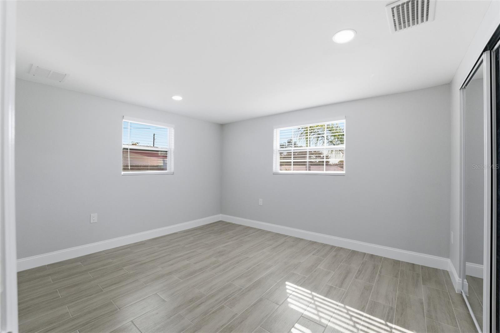 Listing photo id 16 for 7213 Country Club Drive