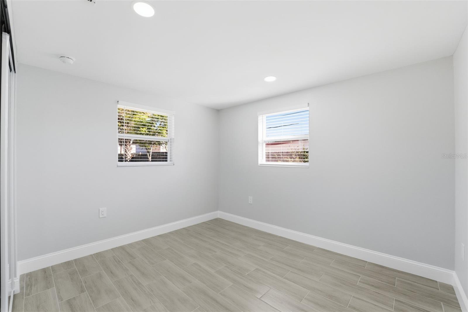 Listing photo id 17 for 7213 Country Club Drive