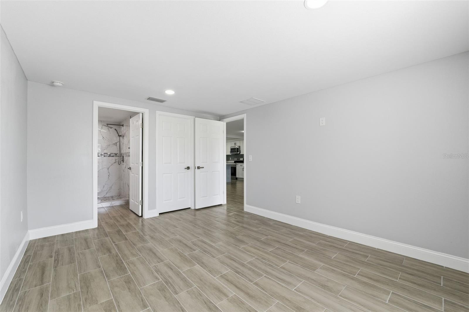 Listing photo id 19 for 7213 Country Club Drive