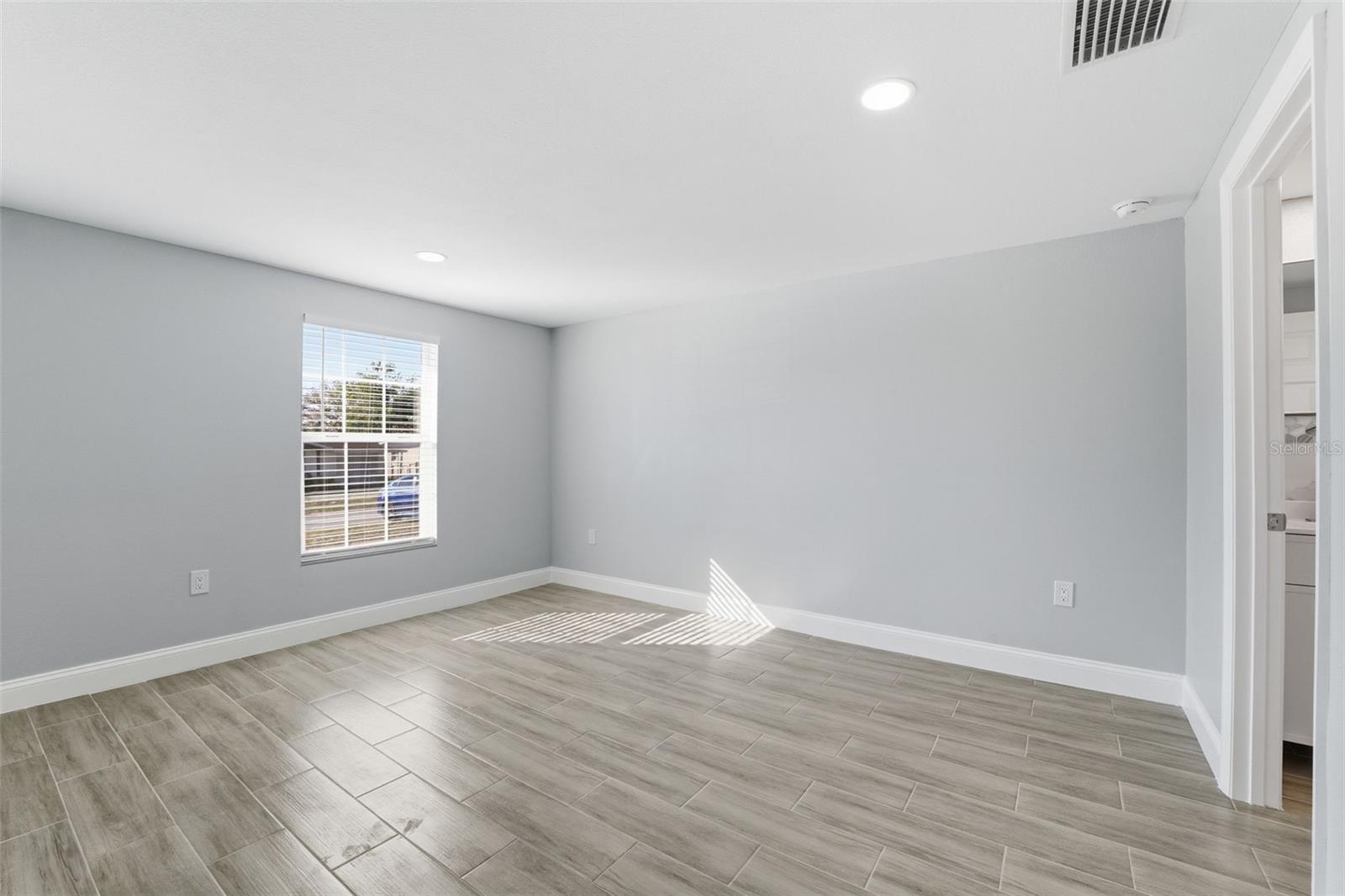 Listing photo id 20 for 7213 Country Club Drive