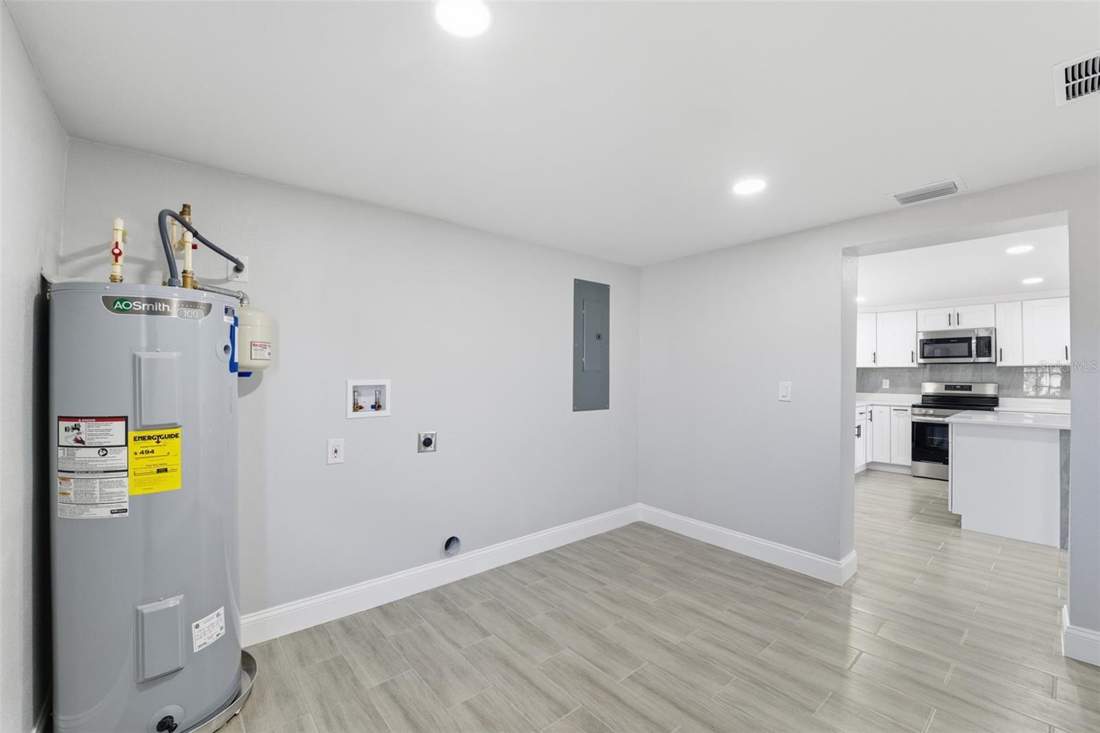 Listing photo id 21 for 7213 Country Club Drive