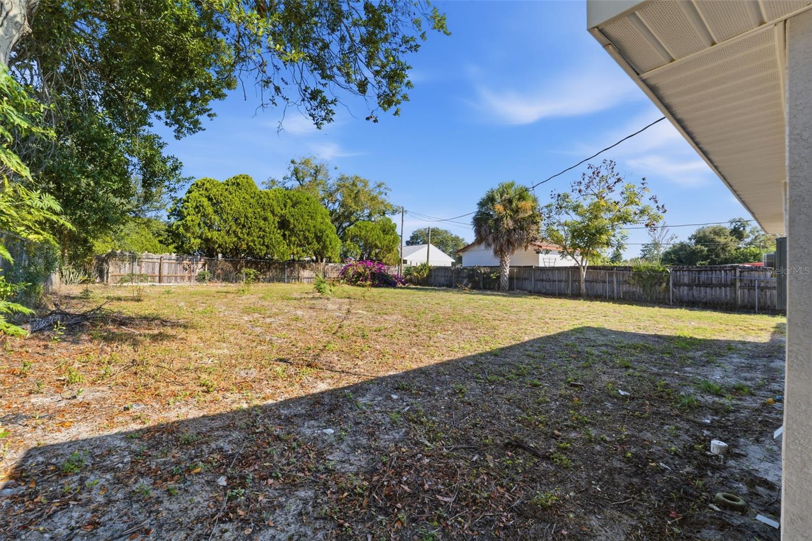 Listing photo id 23 for 7213 Country Club Drive