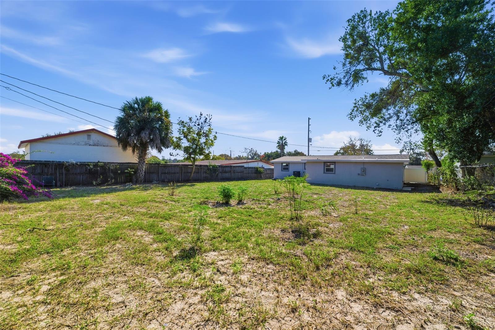 Listing photo id 25 for 7213 Country Club Drive