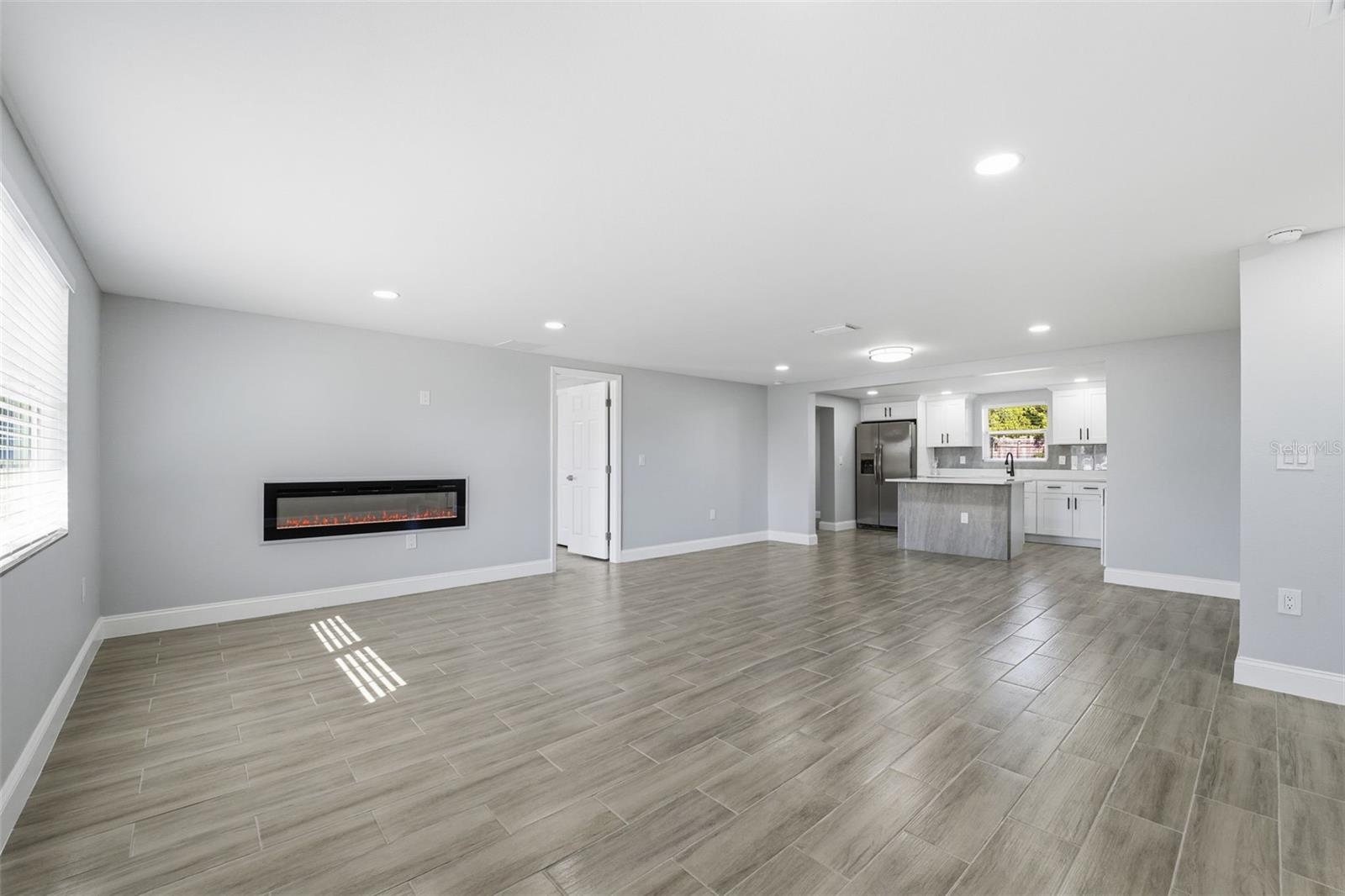 Listing photo id 4 for 7213 Country Club Drive