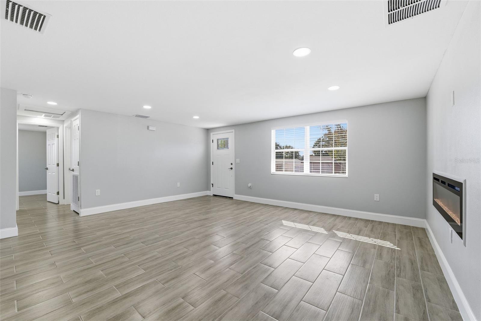 Listing photo id 5 for 7213 Country Club Drive