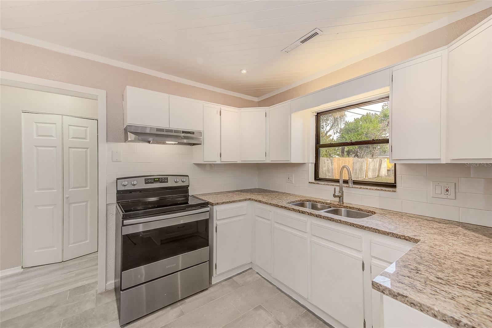 Image 11 of 31 For 1668 Cleveland Street