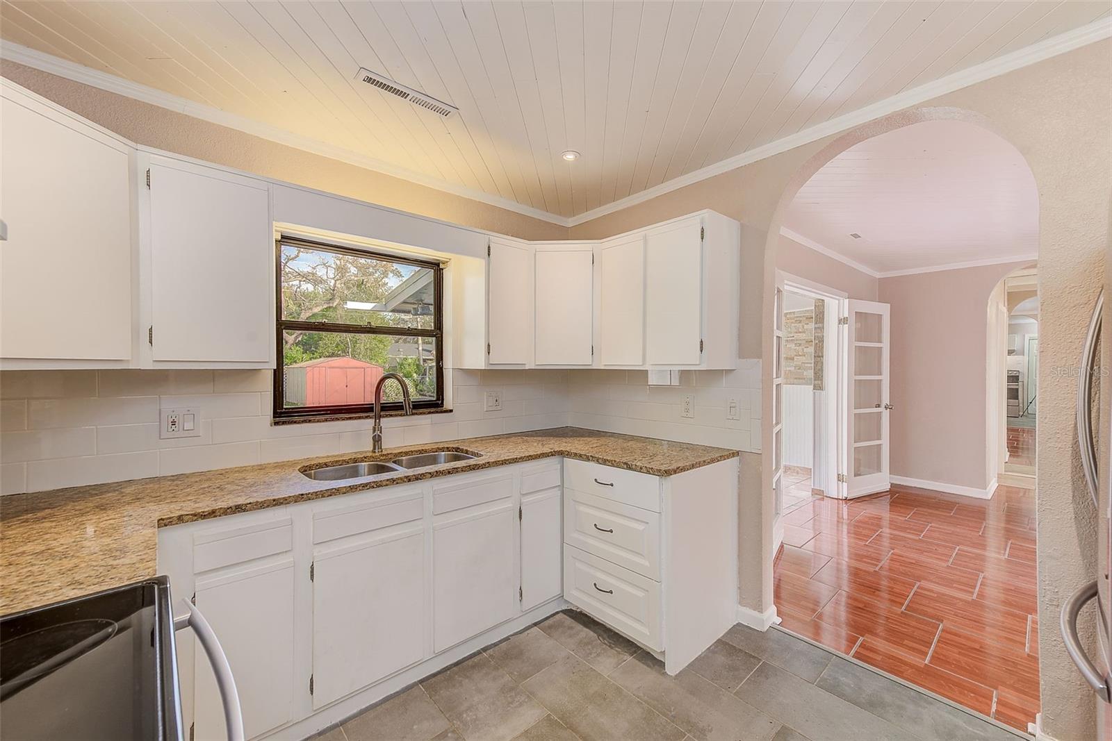 Image 12 of 31 For 1668 Cleveland Street